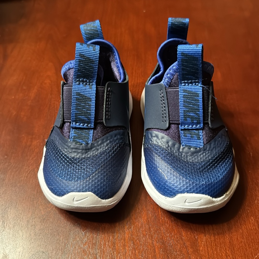 Brand new Nike blue flex runner sneakers size 4c - Picture 2 of 4